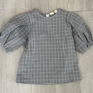 Levi’s black and white top